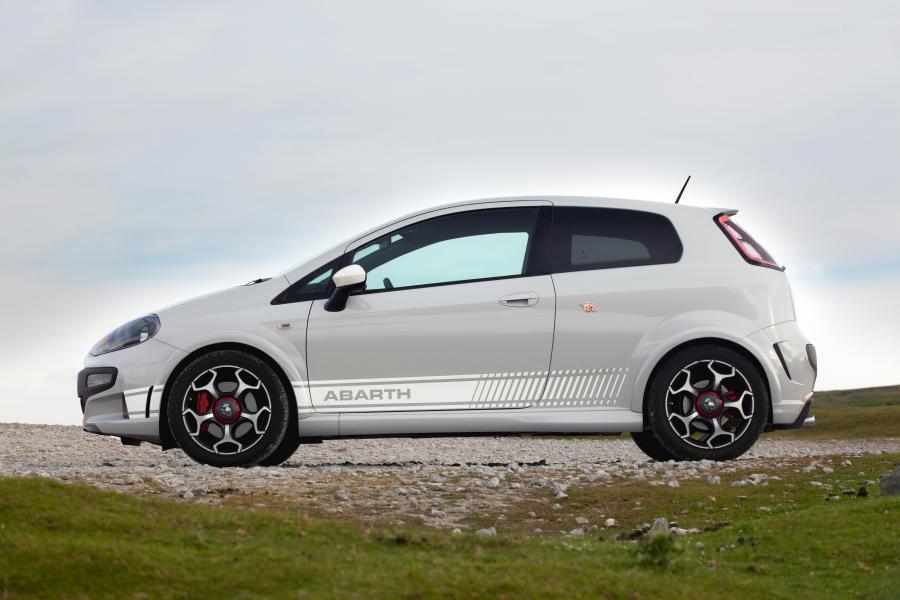  Abarth Punto Evo (199) 2010 года  (UK) (фото 2 из 45)